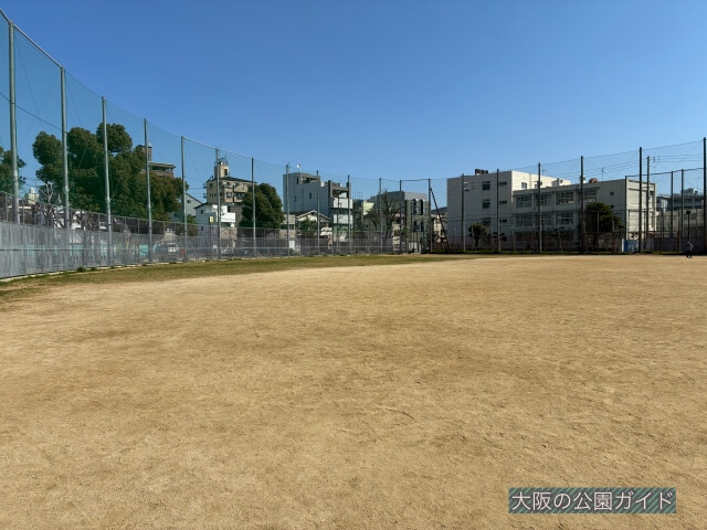 「東中本公園」グラウンド(野球場/運動場)