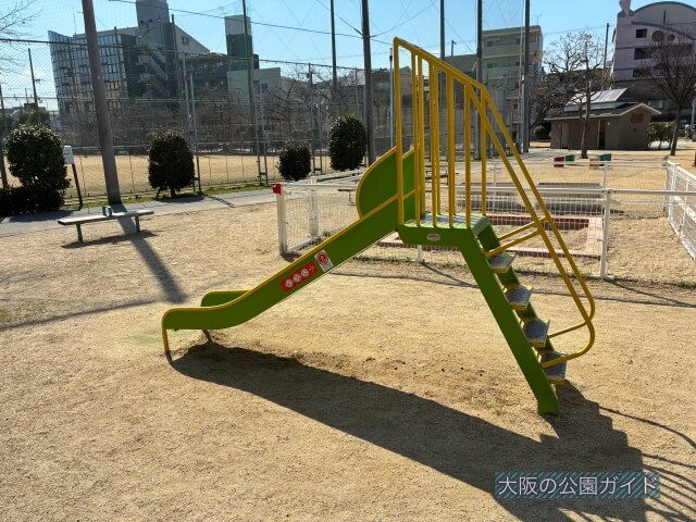 「神路公園」幼児向け滑り台・砂場
