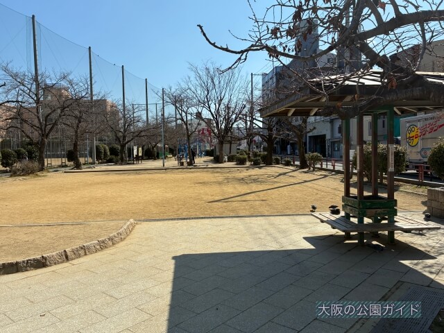 「神路公園」広場