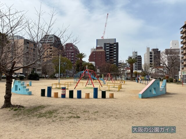 「南大江公園」ステップ遊具と平均台