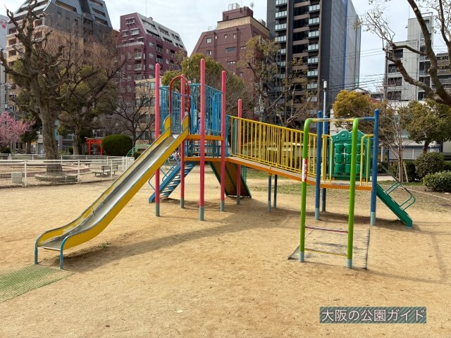 「南大江公園」複合遊具