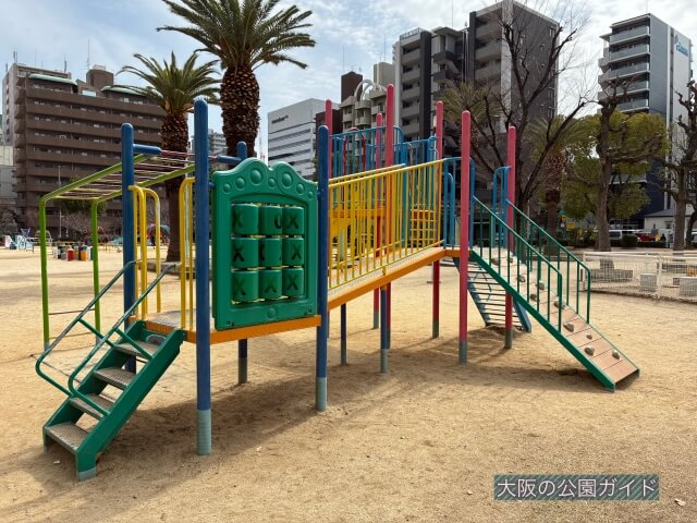 「南大江公園」複合遊具