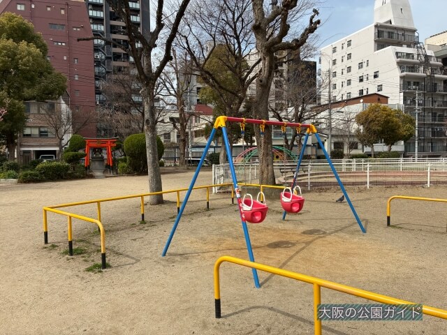 「南大江公園」幼児向けブランコ