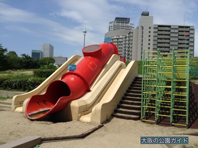 扇町公園・大型遊具広場「マウンテンスライダー」