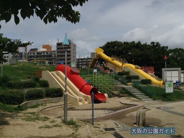 扇町公園・大型遊具広場「マウンテンスライダー」