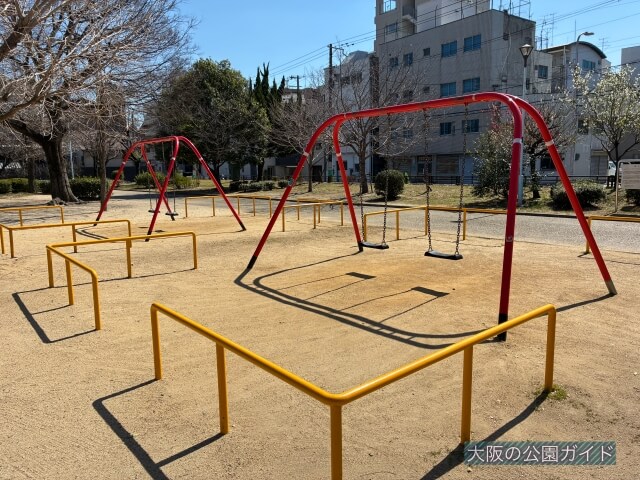 真田山公園「ブランコ」