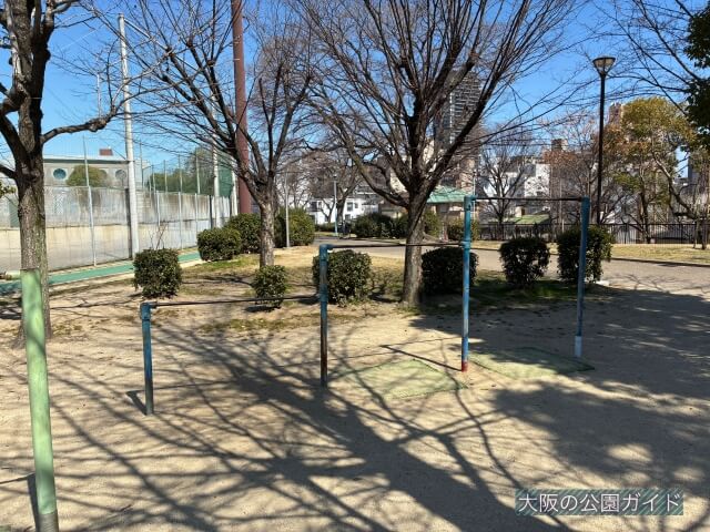 真田山公園「鉄棒」