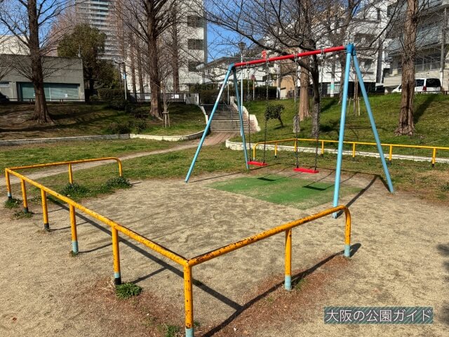 「玉造公園」ブランコ