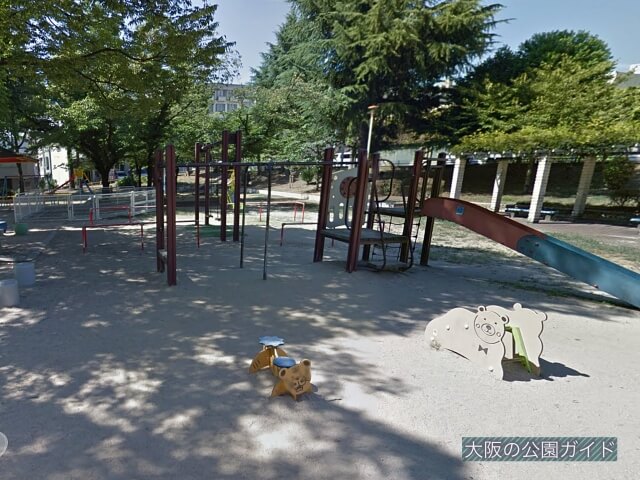 「玉造公園」複合遊具、トラとクマの遊具