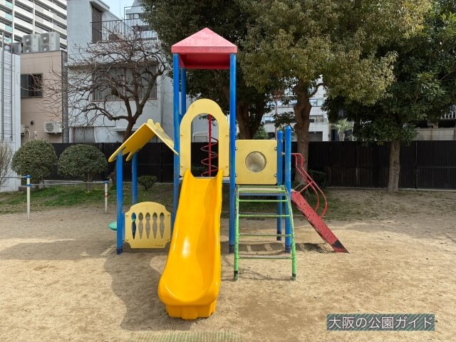 「谷四錦郷公園」複合遊具
