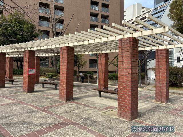 「谷四錦郷公園」ベンチ