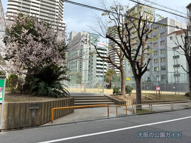 「谷四錦郷公園」広場(グラウンド)