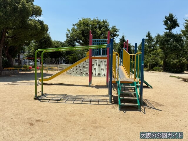 「南中本公園」複合遊具