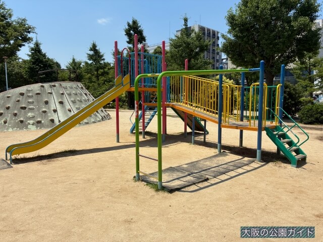 「南中本公園」複合遊具