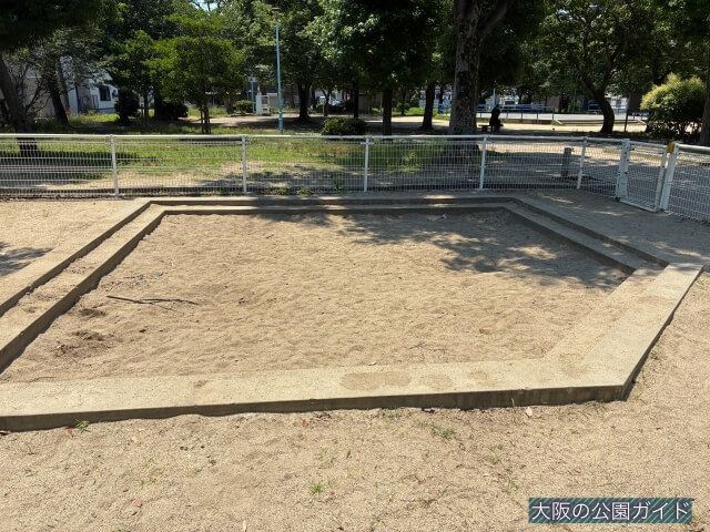 「南中本公園」砂場
