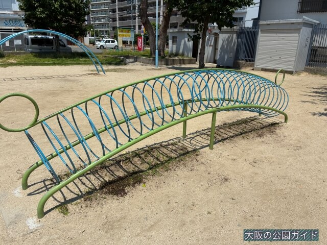 「南中本公園」輪っかのトンネル