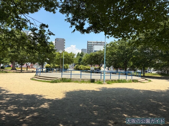 「南中本公園」野外舞台